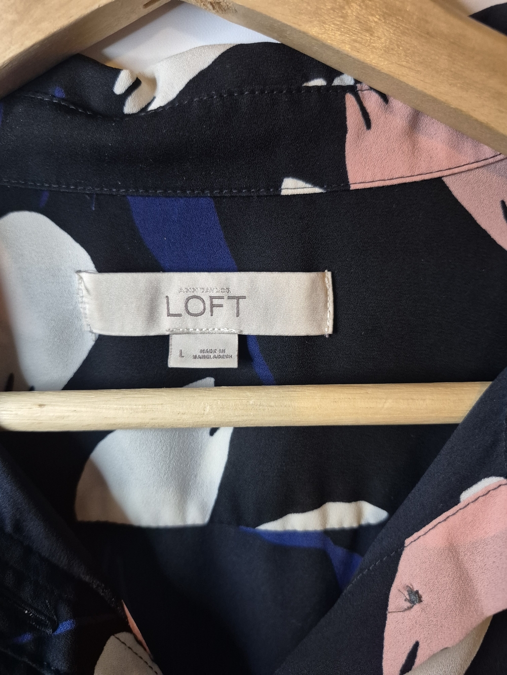 LOFT Navy Button-Front Shirt with Pink & Cream Floral Print Large - Picture 5 of 9